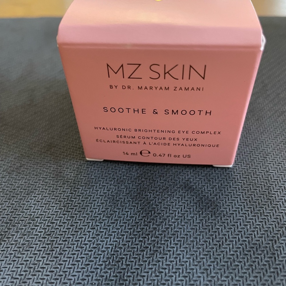 Mzskin SOOTHE & SMOOTH
HYALURONIC BRIGHTENING EYE
COMPLEX 14ML